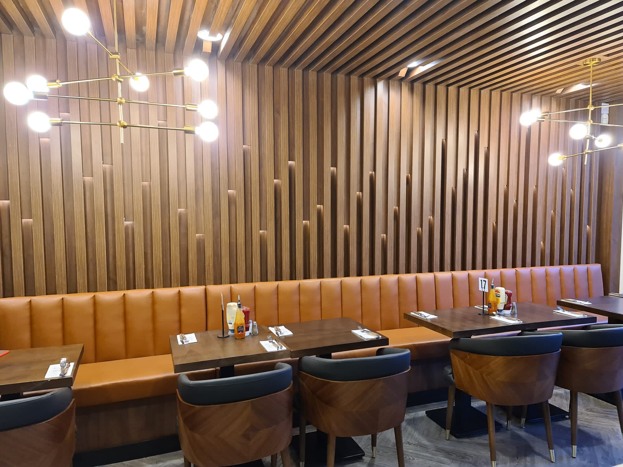 Thames Collection 23